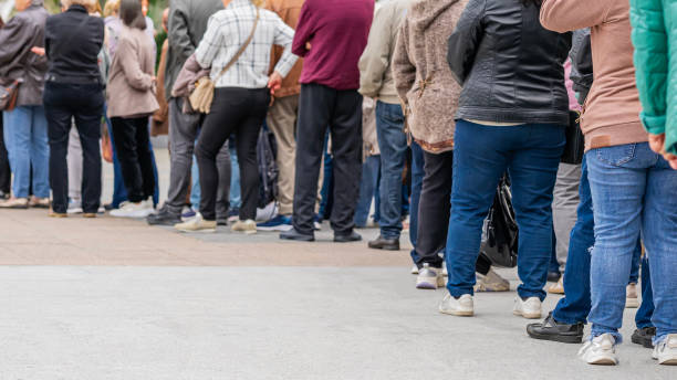Perché alcune persone non sopportano fare la fila?
